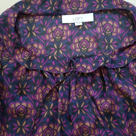 Ann Taylor Loft. Purple top - Picture 2 of 3